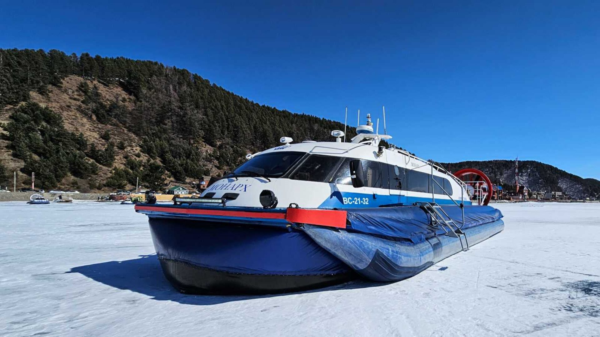 Байкальский Лед на Крыльях Ветра: Наш Гид по Незабываемым Экскурсиям на Хивусе